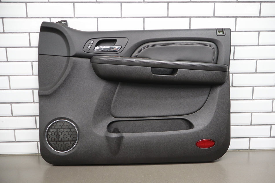 2007-2009 GMC Yukon Denali RH Front Door Panel Ebony Leather