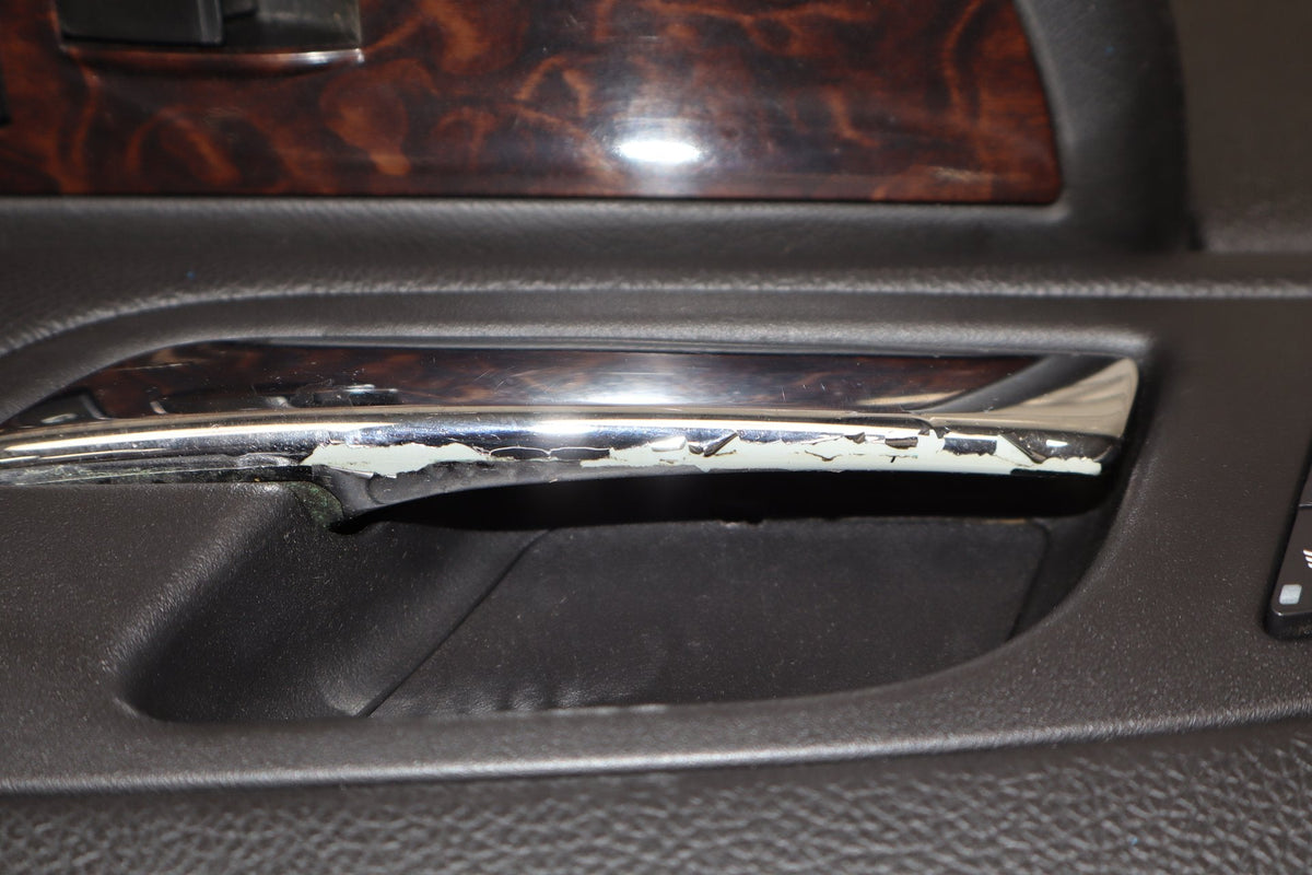 2007-2009 GMC Yukon Denali RH Front Door Panel Ebony Leather