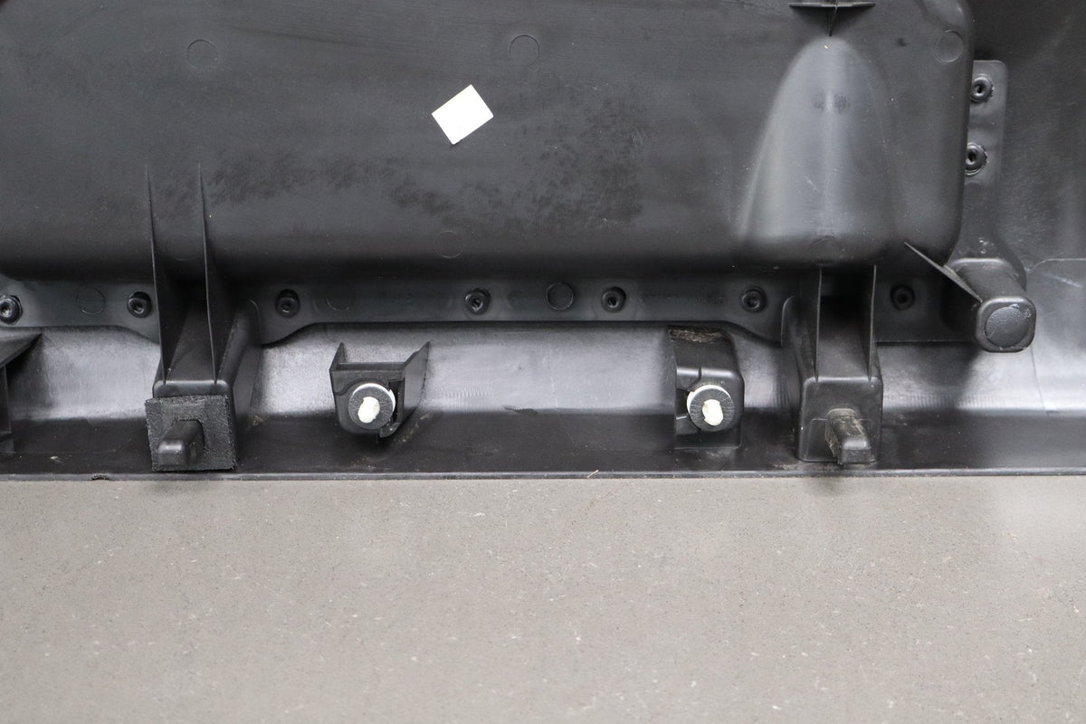 2007-2009 GMC Yukon Denali RH Front Door Panel Ebony Leather