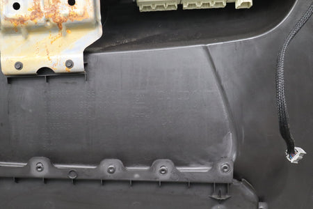 2007-2009 GMC Yukon Denali RH Front Door Panel Ebony Leather