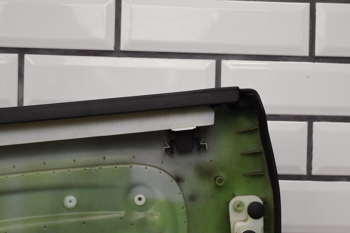 2007-2009 GMC Yukon LH Rear Door Panel Ebony 194 Leather