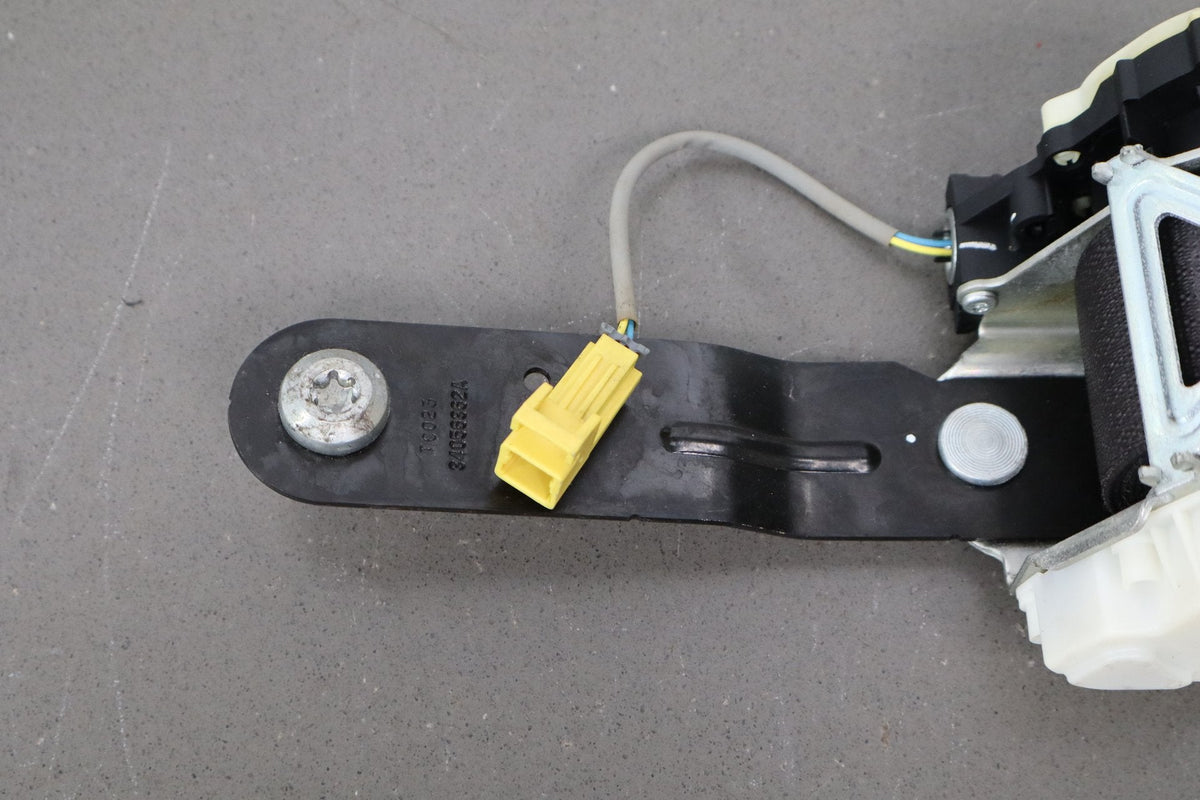 2007-2009 GMC Yukon RH Front Seat Belt Retractor Ebony 194