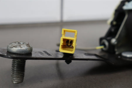 2007-2009 GMC Yukon RH Front Seat Belt Retractor Ebony 194