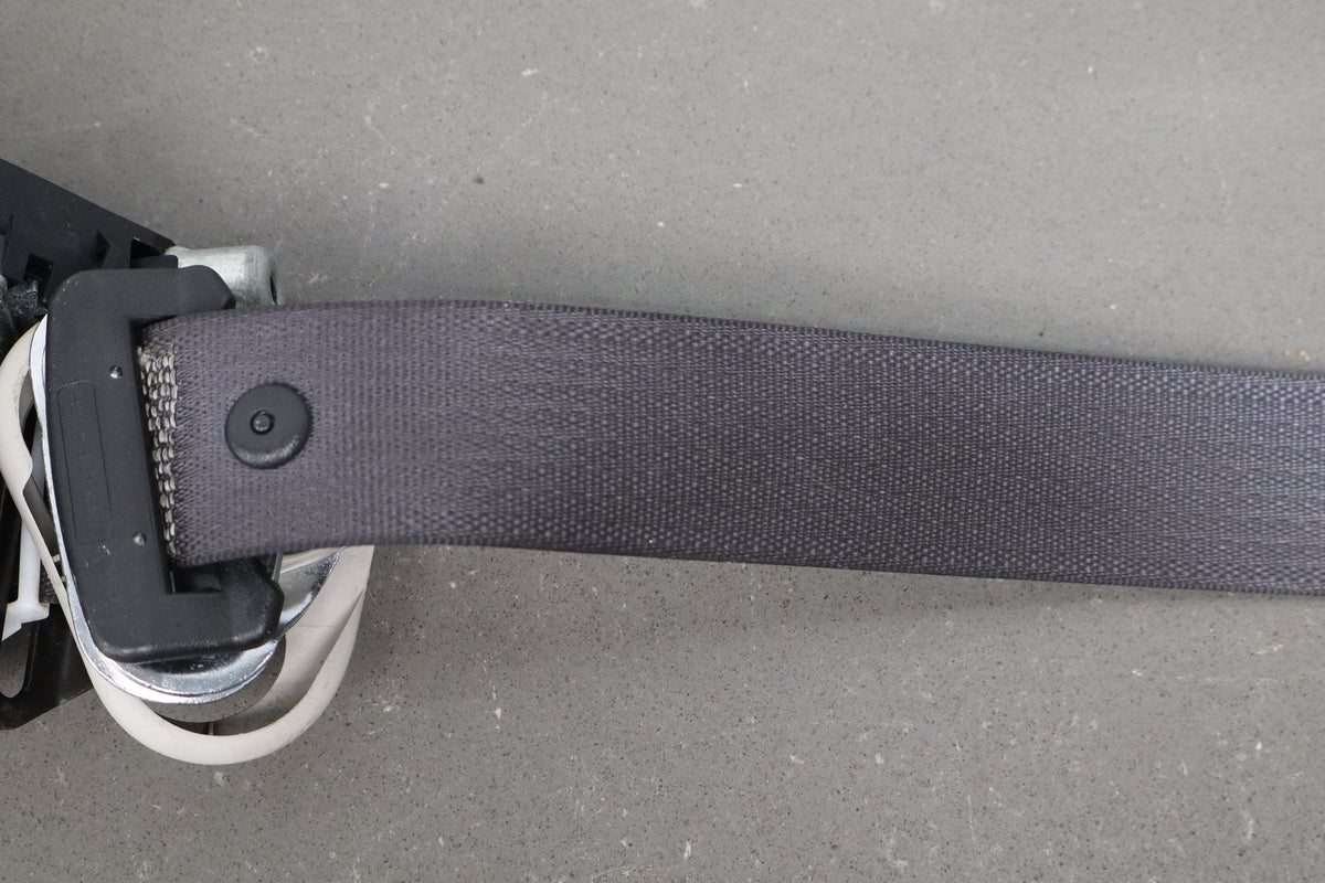 2007-2009 GMC Yukon RH Front Seat Belt Retractor Ebony 194