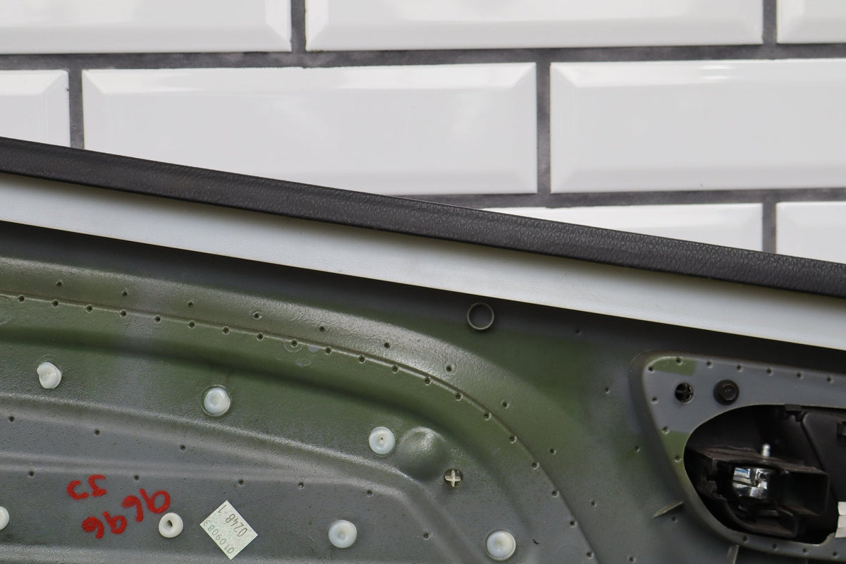 2007-2009 GMC Yukon RH Rear Door Panel Ebony 194 Leather