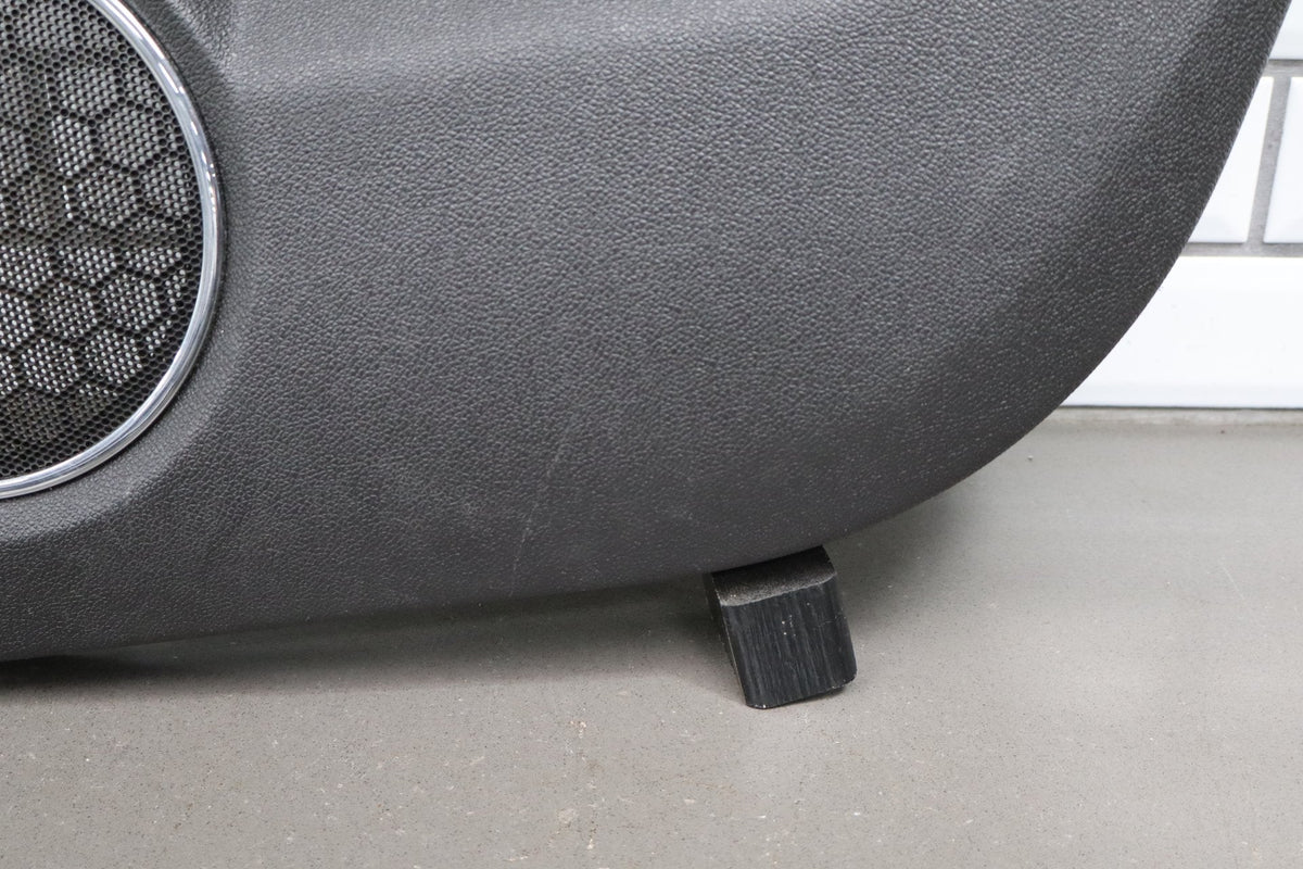 2007-2009 GMC Yukon RH Rear Door Panel Ebony 194 Leather