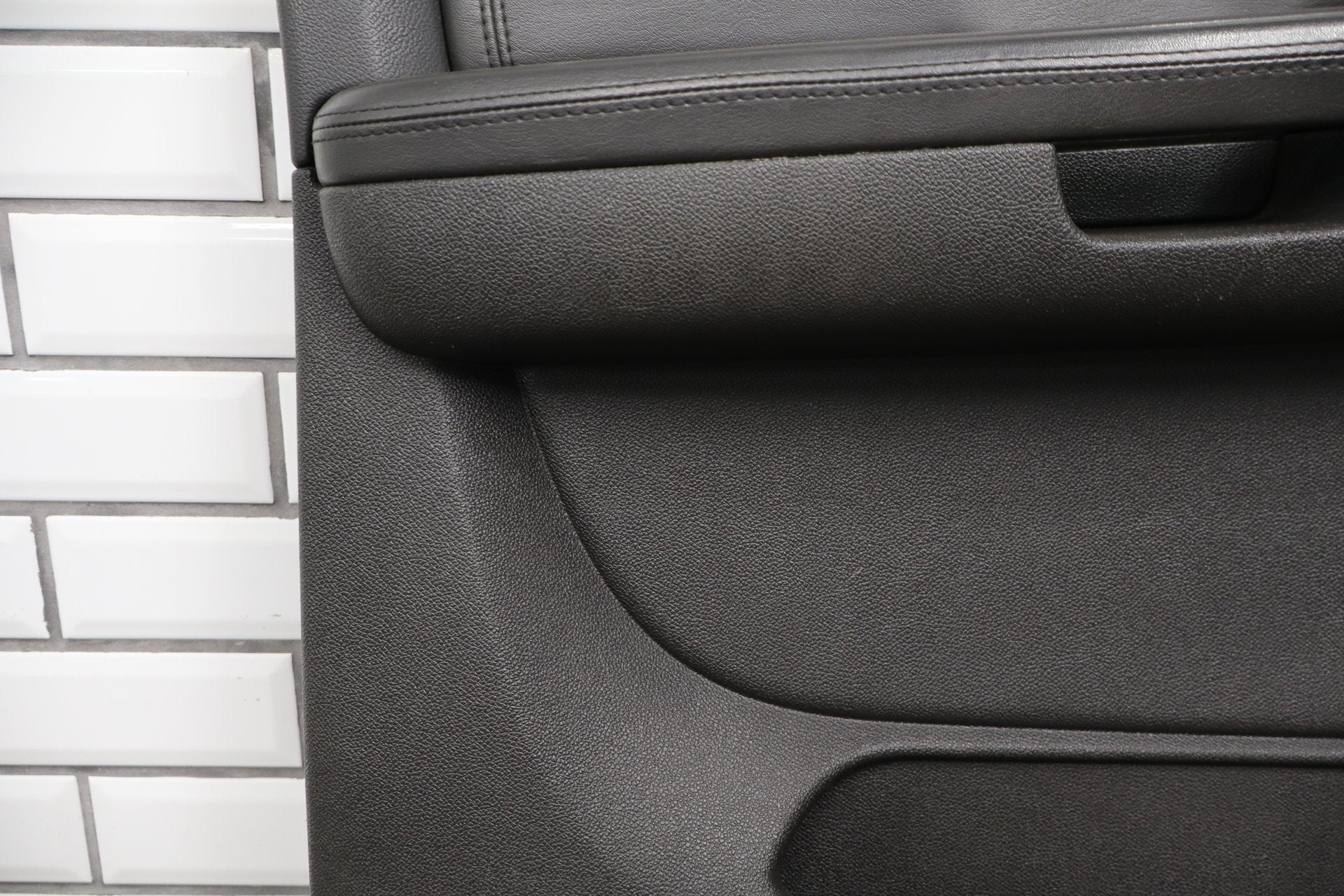 2007-2009 GMC Yukon Suburban Tahoe Driver Left Front Leather Door Panel Black