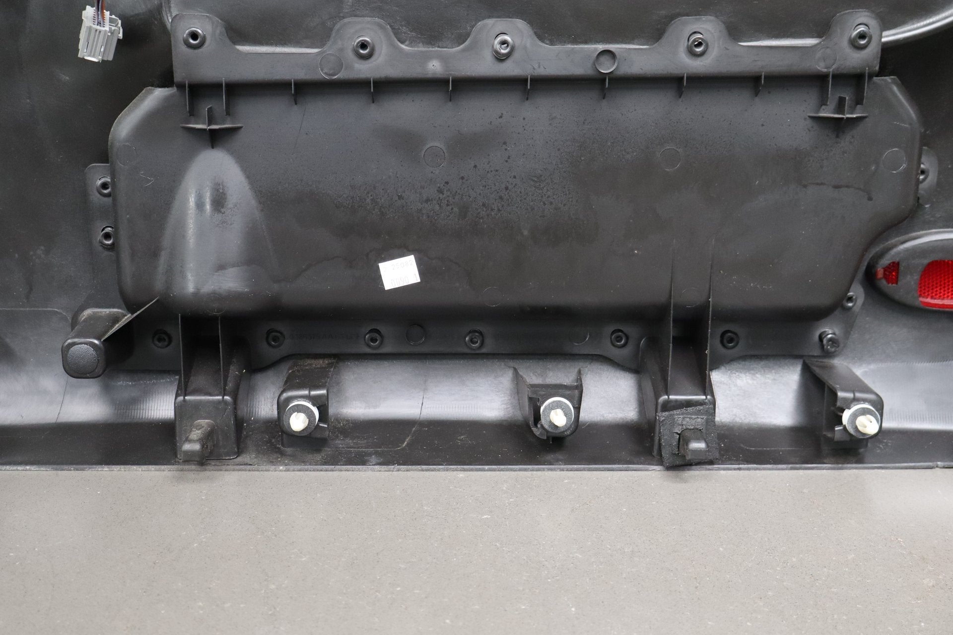 2007-2009 GMC Yukon Suburban Tahoe Driver Left Front Leather Door Panel Black