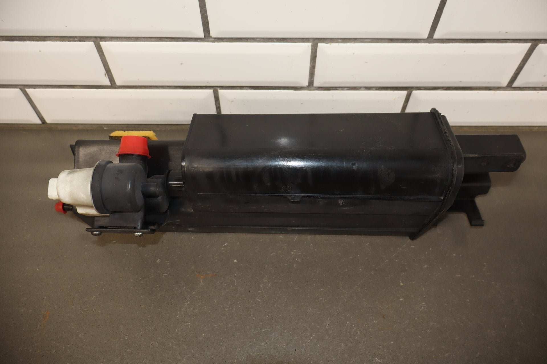 2007-2009 Jaguar XKR 4.2L Supercharged Emissions Vapor Canister OEM