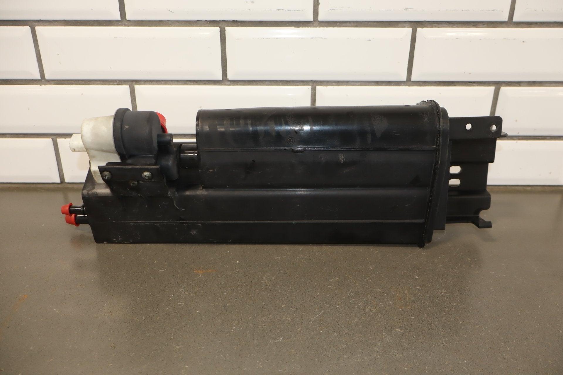 2007-2009 Jaguar XKR 4.2L Supercharged Emissions Vapor Canister OEM