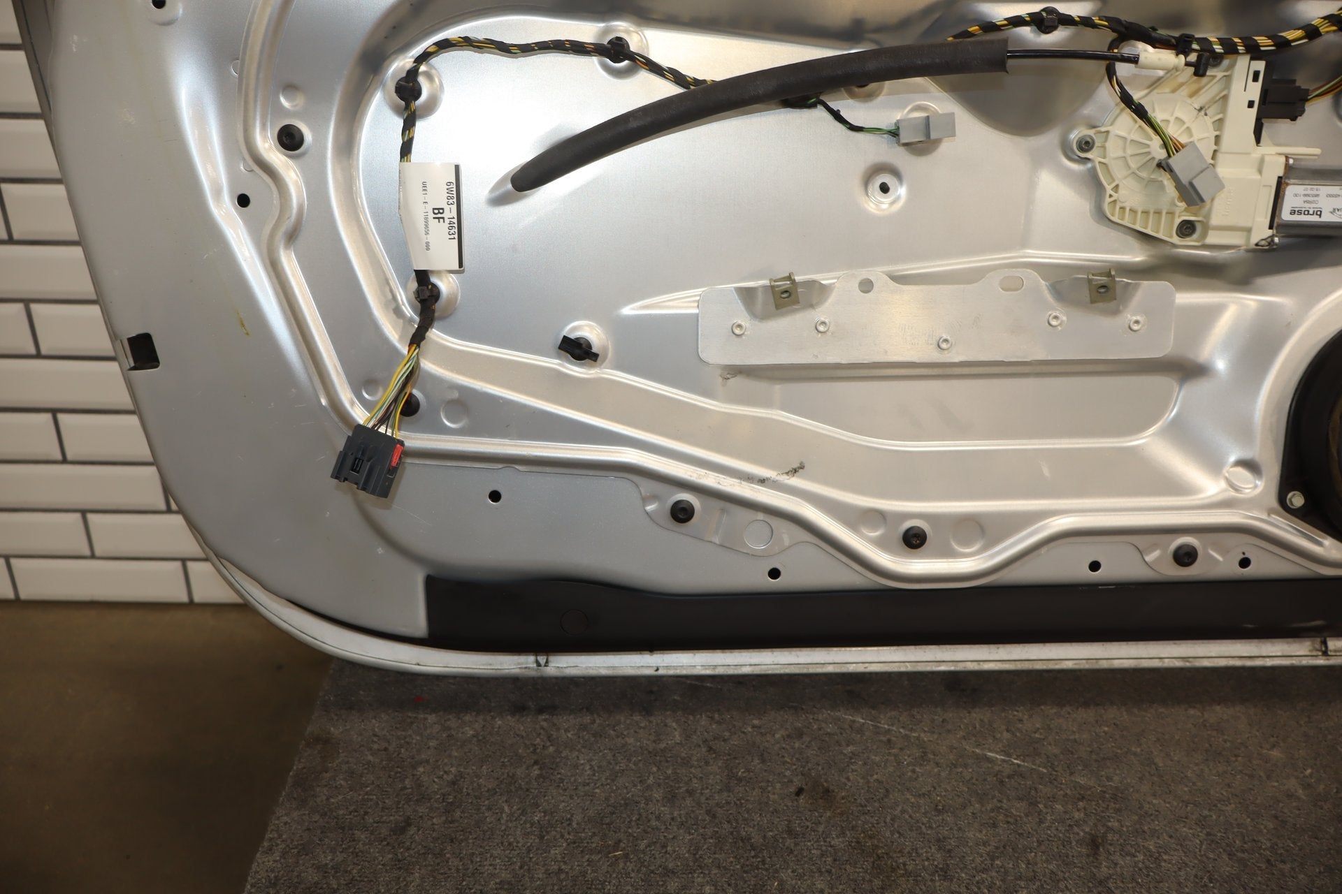 2007-2009 Jaguar XKR Left Front Door Liquid Silver MEE