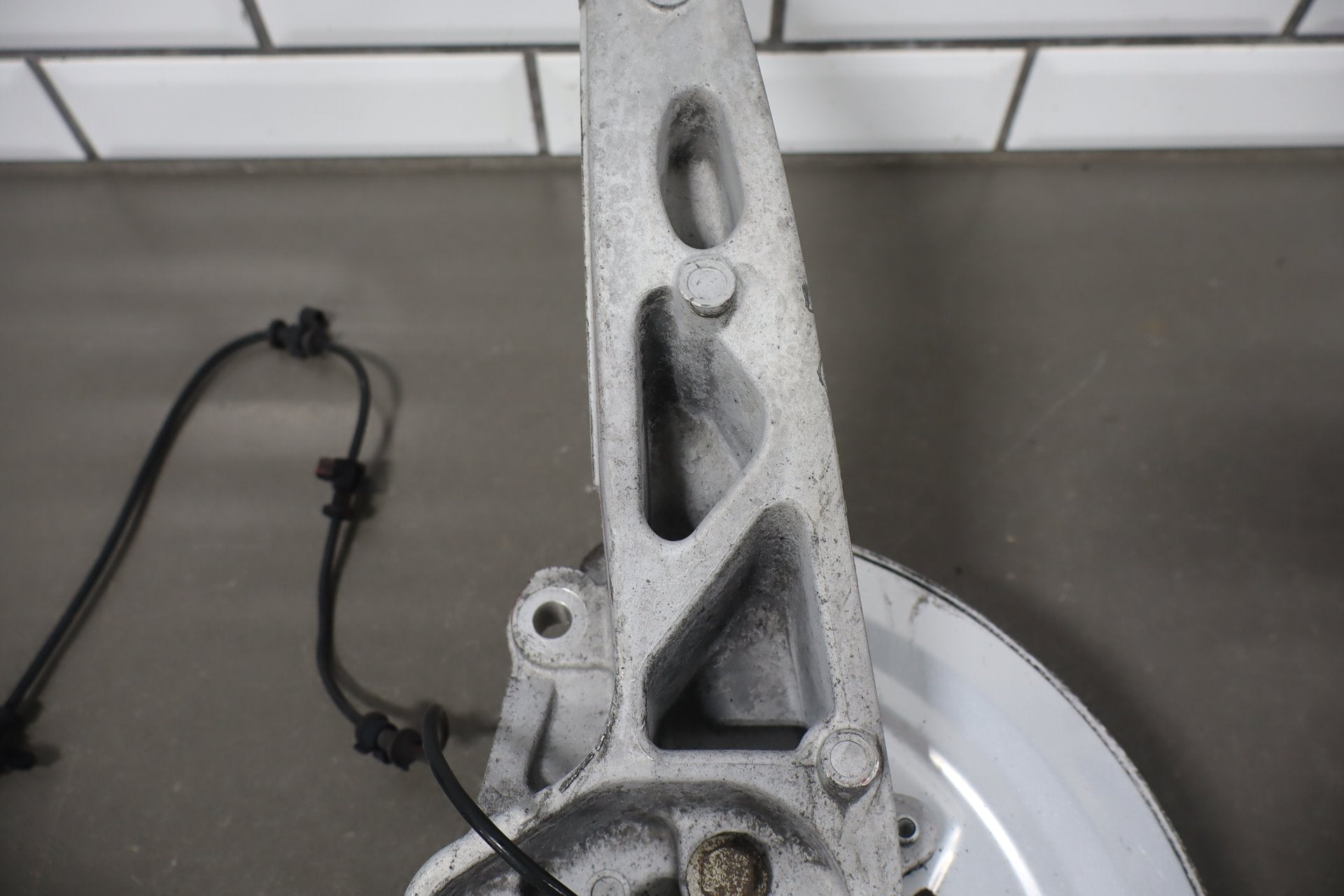 2007-2009 Jaguar XKR Left Front Suspension Knee Control Arm Spindle OEM
