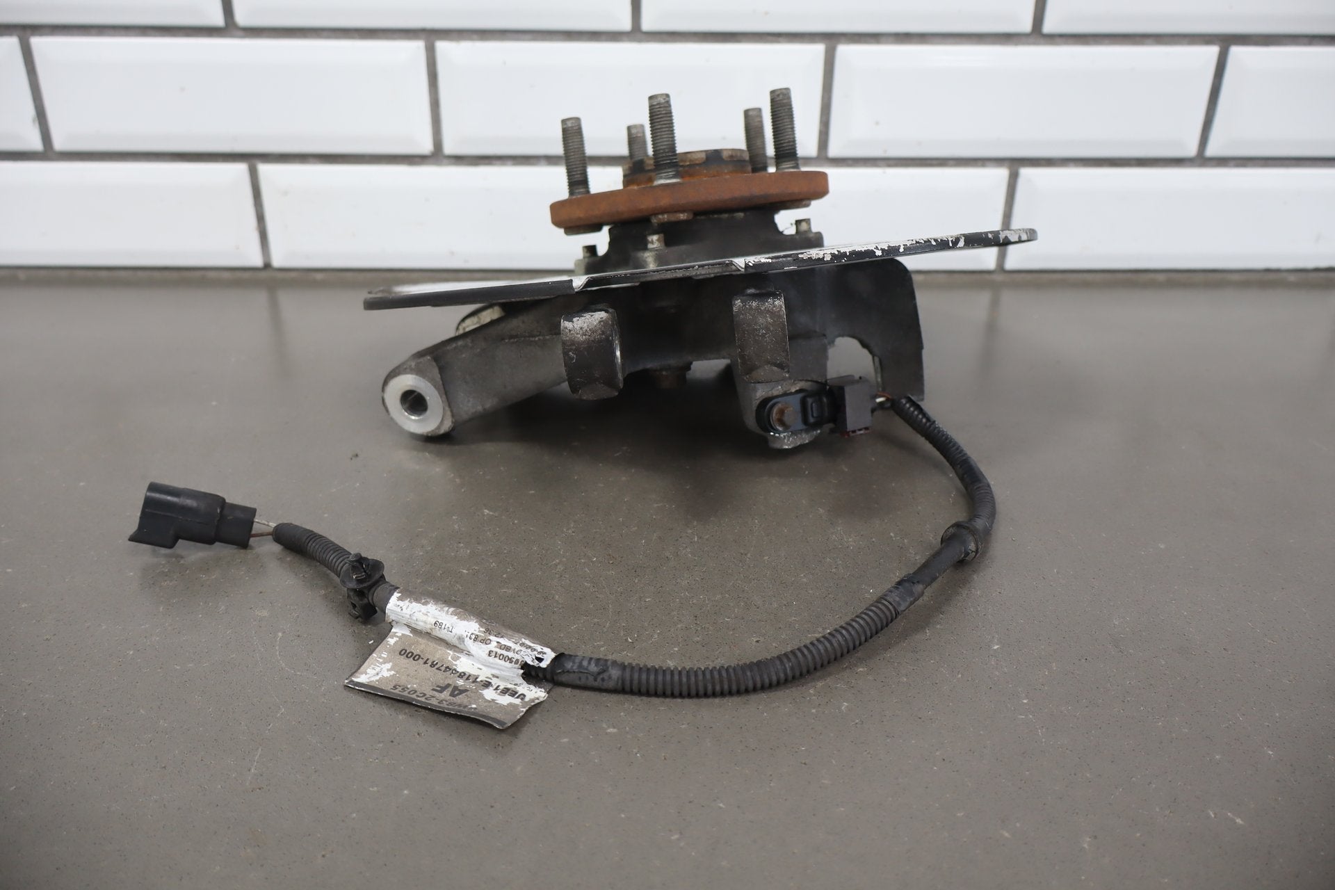 2007-2009 Jaguar XKR Left Rear Suspension Spindle
