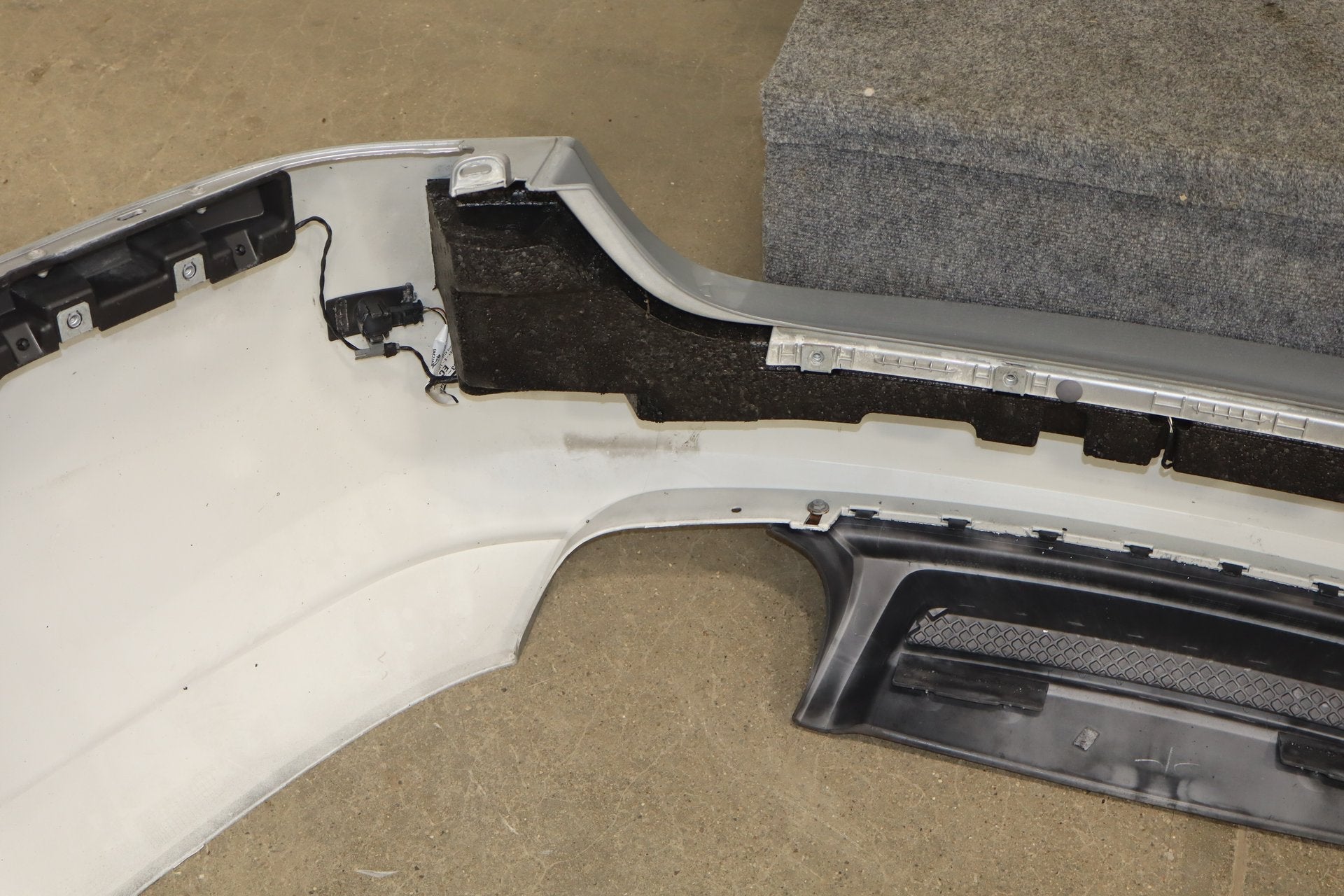 2007-2009 Jaguar XKR Rear Bumper Liquid Silver MEE