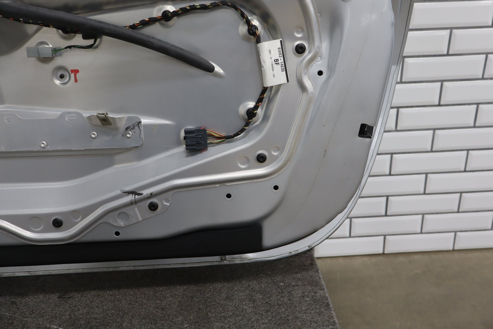 2007-2009 Jaguar XKR Right Front Door Liquid Silver MEE