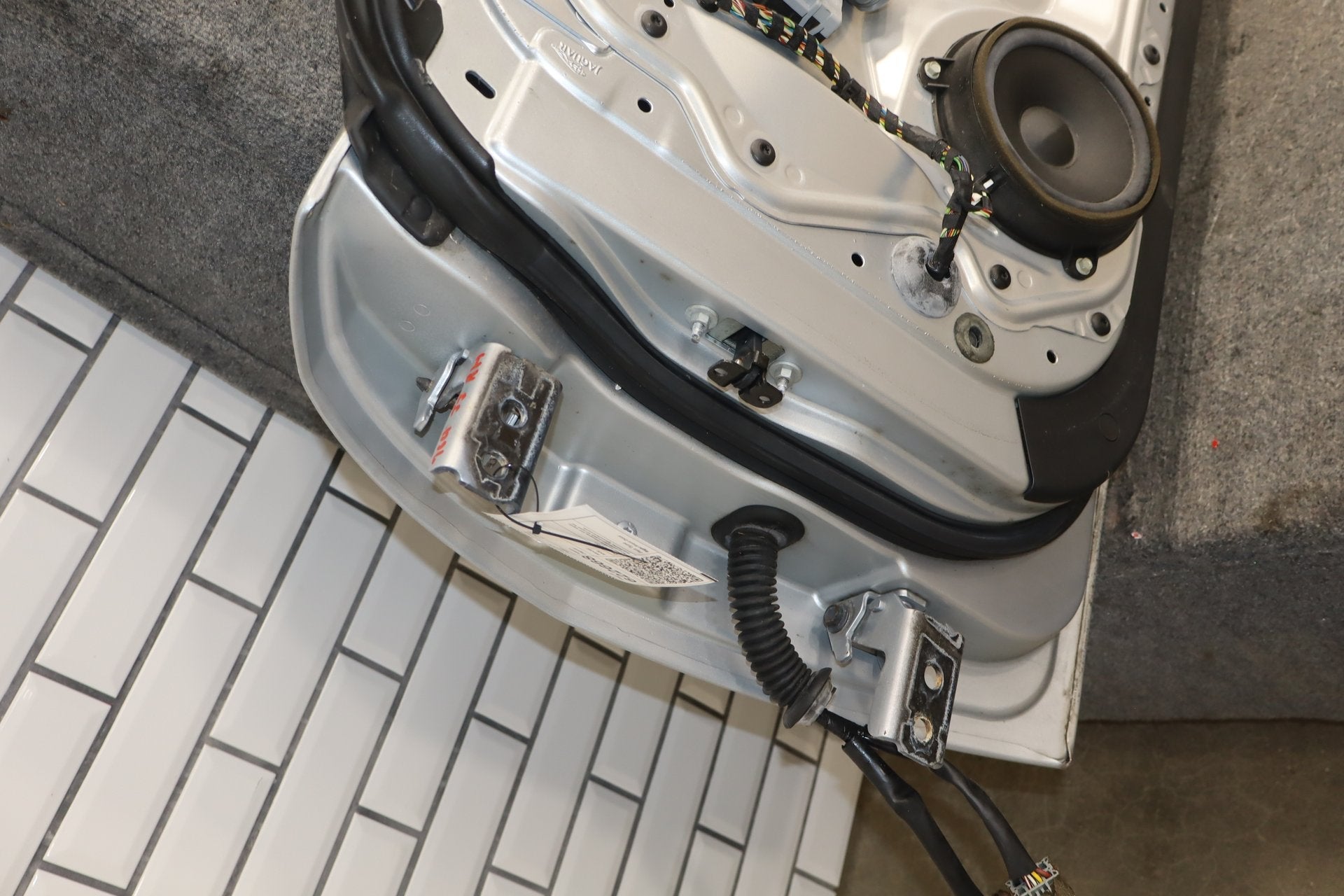 2007-2009 Jaguar XKR Right Front Door Liquid Silver MEE