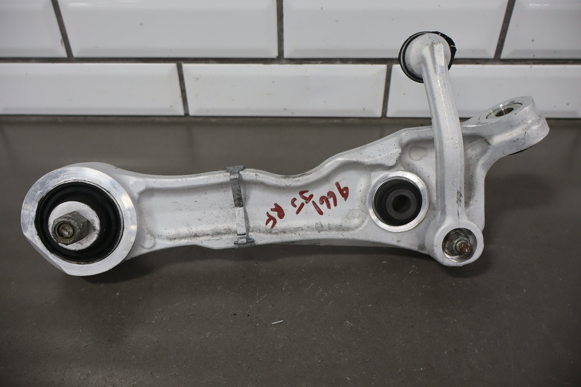 2007-2009 Jaguar XKR Right Front Suspension Knee