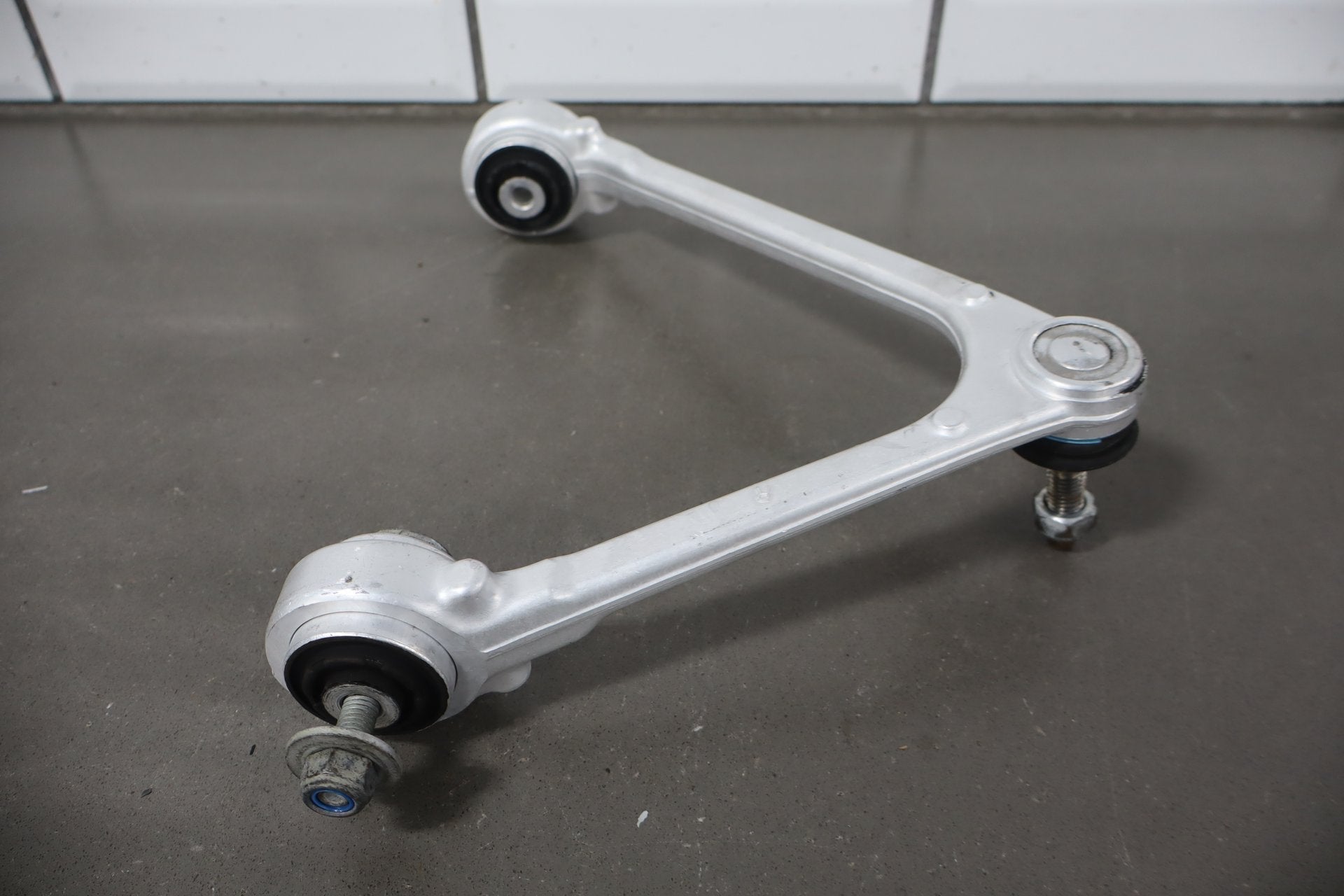 2007-2009 Jaguar XKR Right Front Suspension Knee