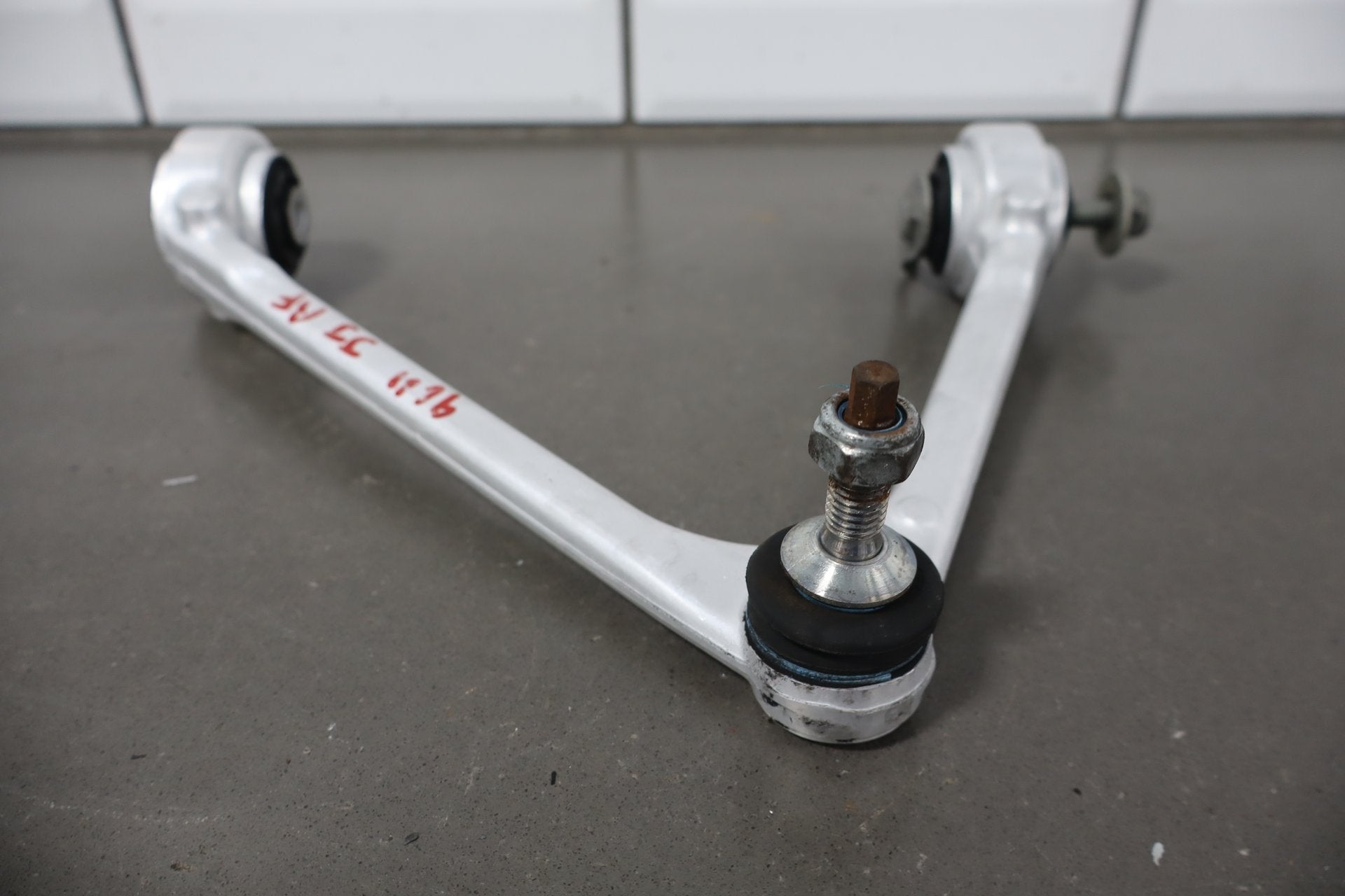 2007-2009 Jaguar XKR Right Front Suspension Knee