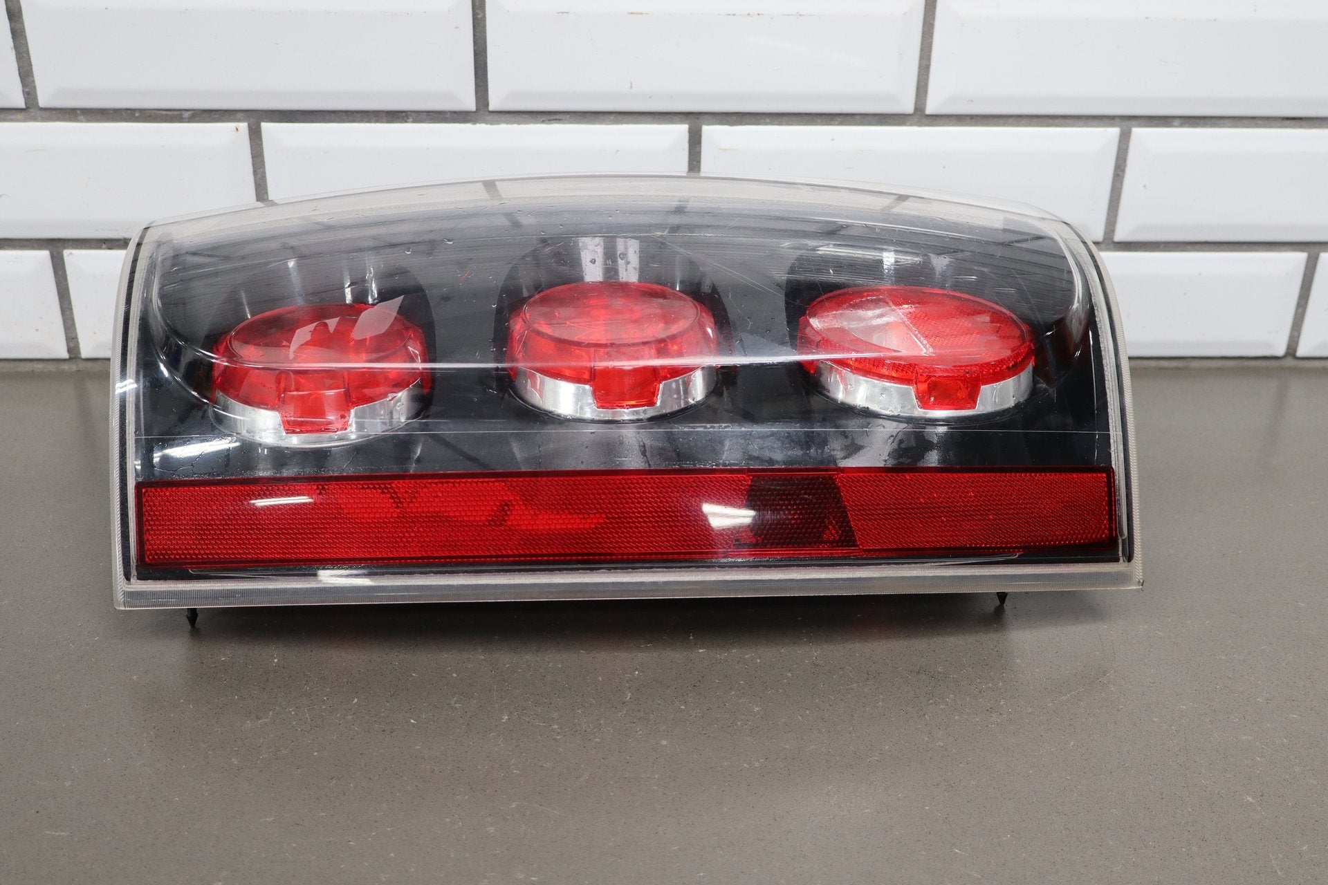 2007-2011 GMC Yukon Left Tail Light 25975977 OEM