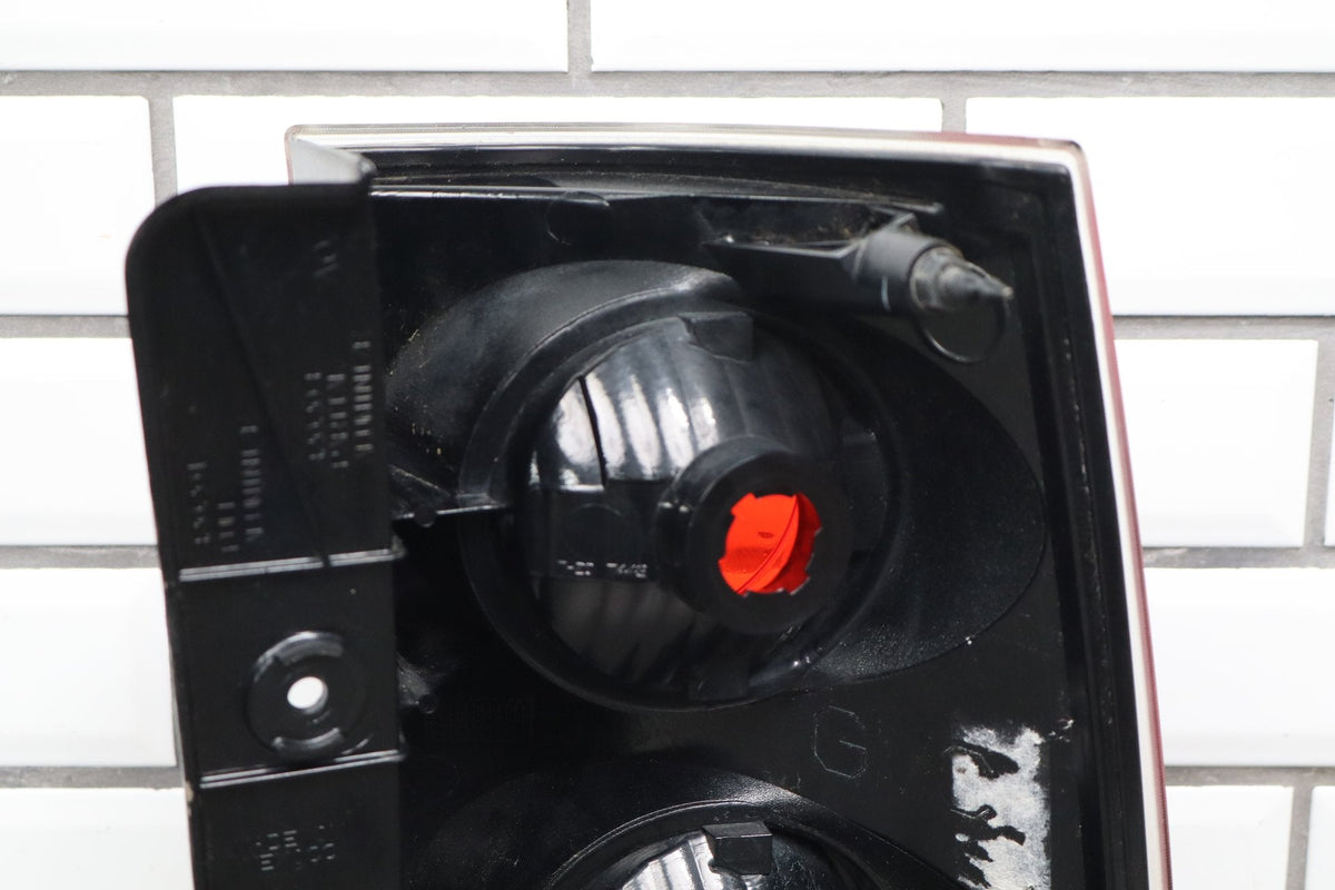 2007-2011 GMC Yukon Left Tail Light 25975977 OEM