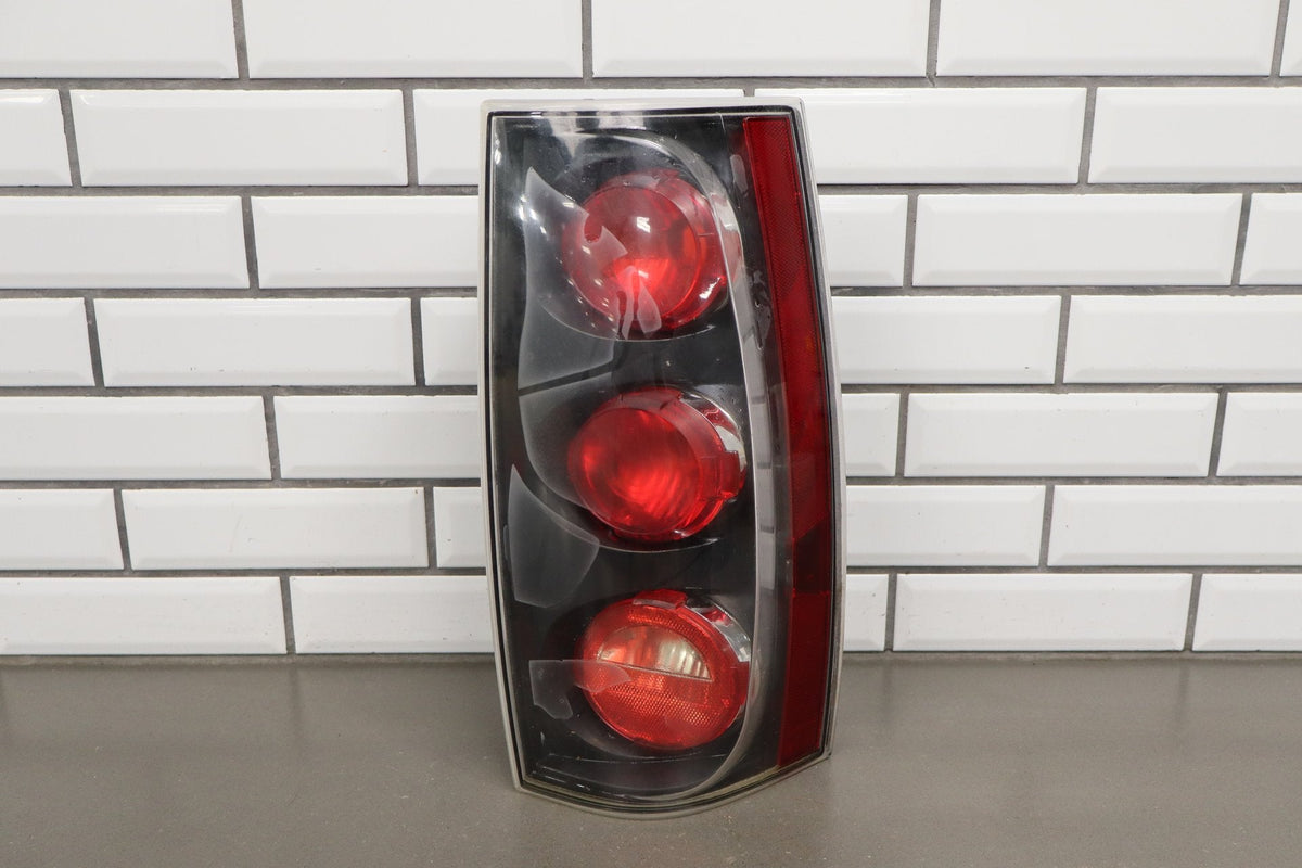 2007-2011 GMC Yukon Right Tail Light 25975978 OEM