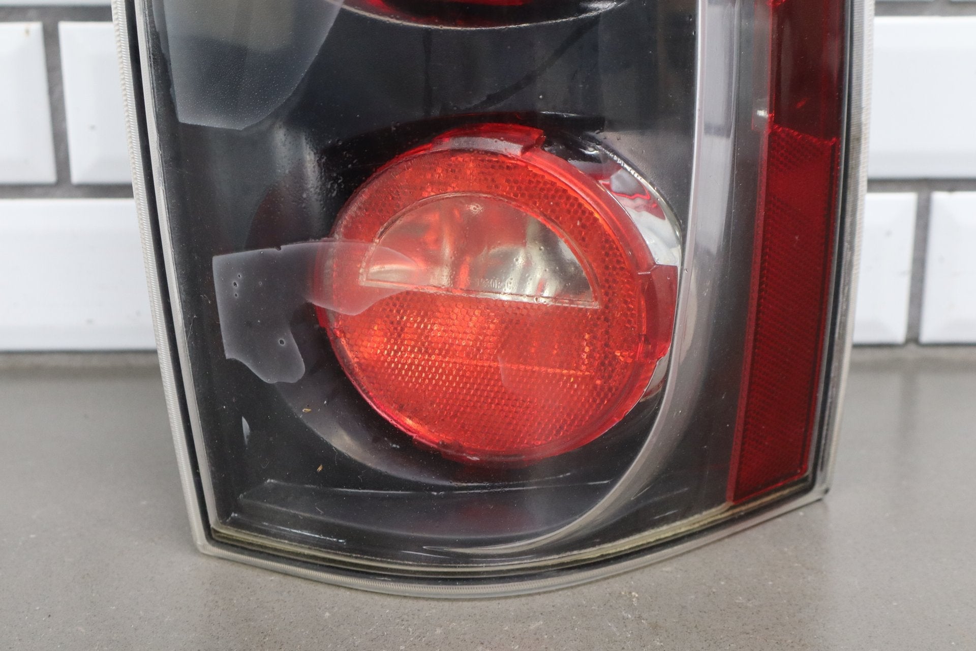 2007-2011 GMC Yukon Right Tail Light 25975978 OEM