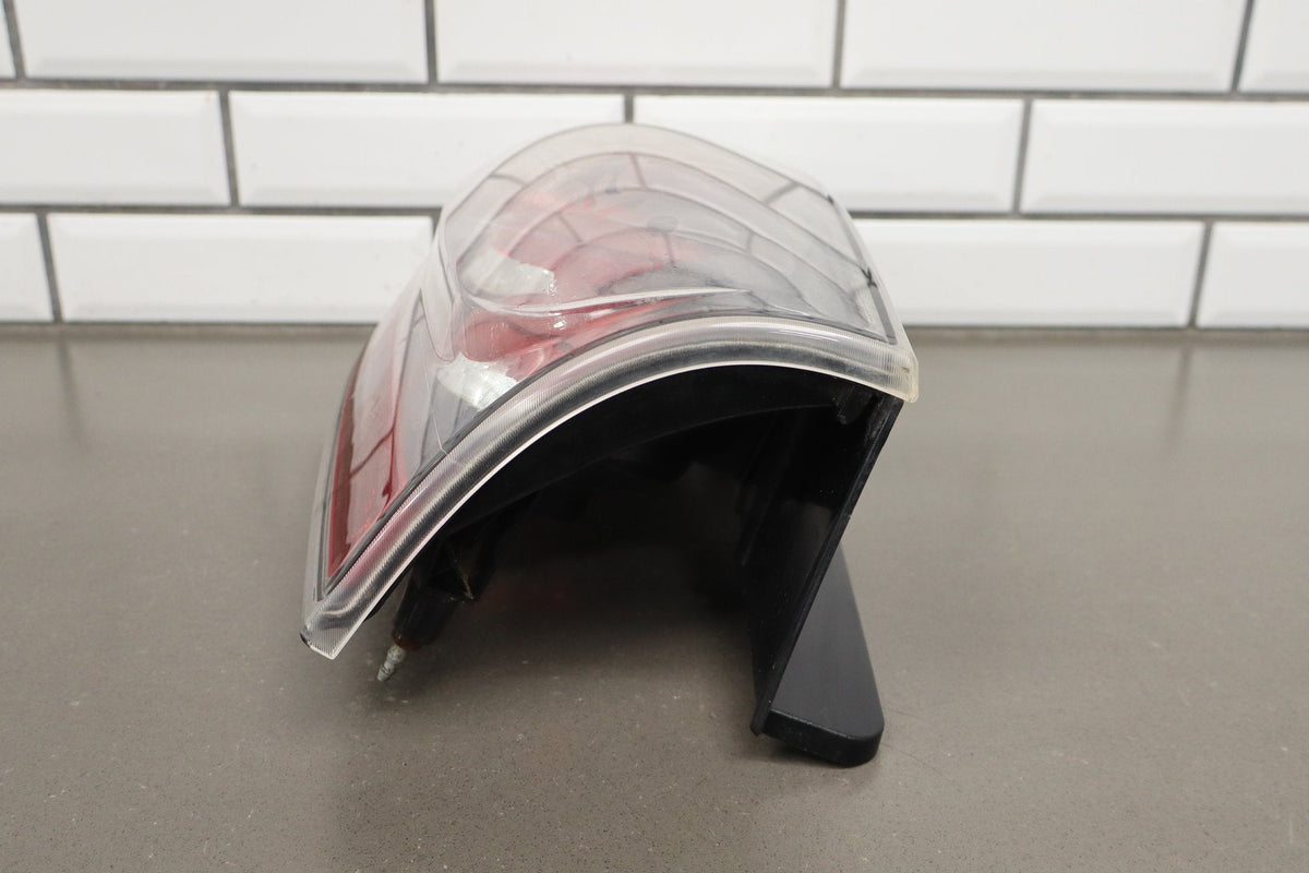 2007-2011 GMC Yukon Right Tail Light 25975978 OEM