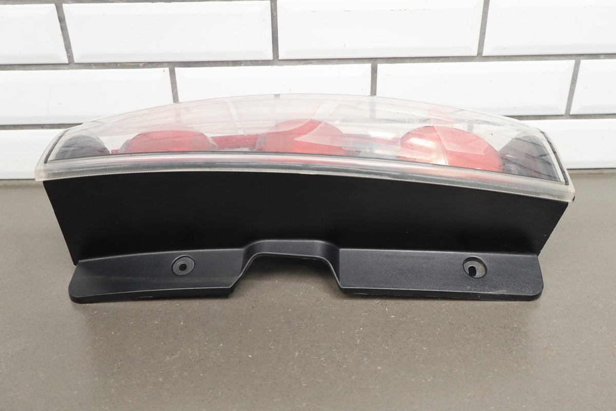 2007-2011 GMC Yukon Right Tail Light 25975978 OEM
