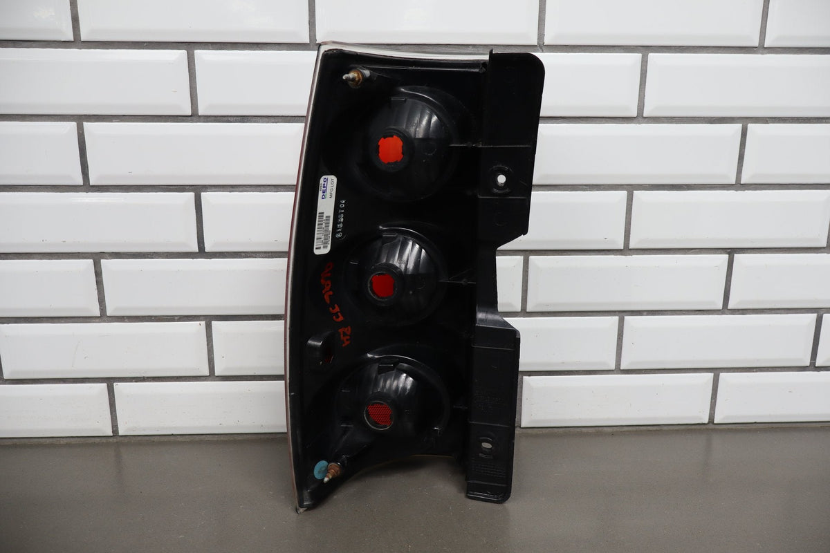 2007-2011 GMC Yukon Right Tail Light 25975978 OEM
