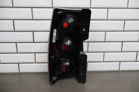 2007-2011 GMC Yukon Right Tail Light 25975978 OEM