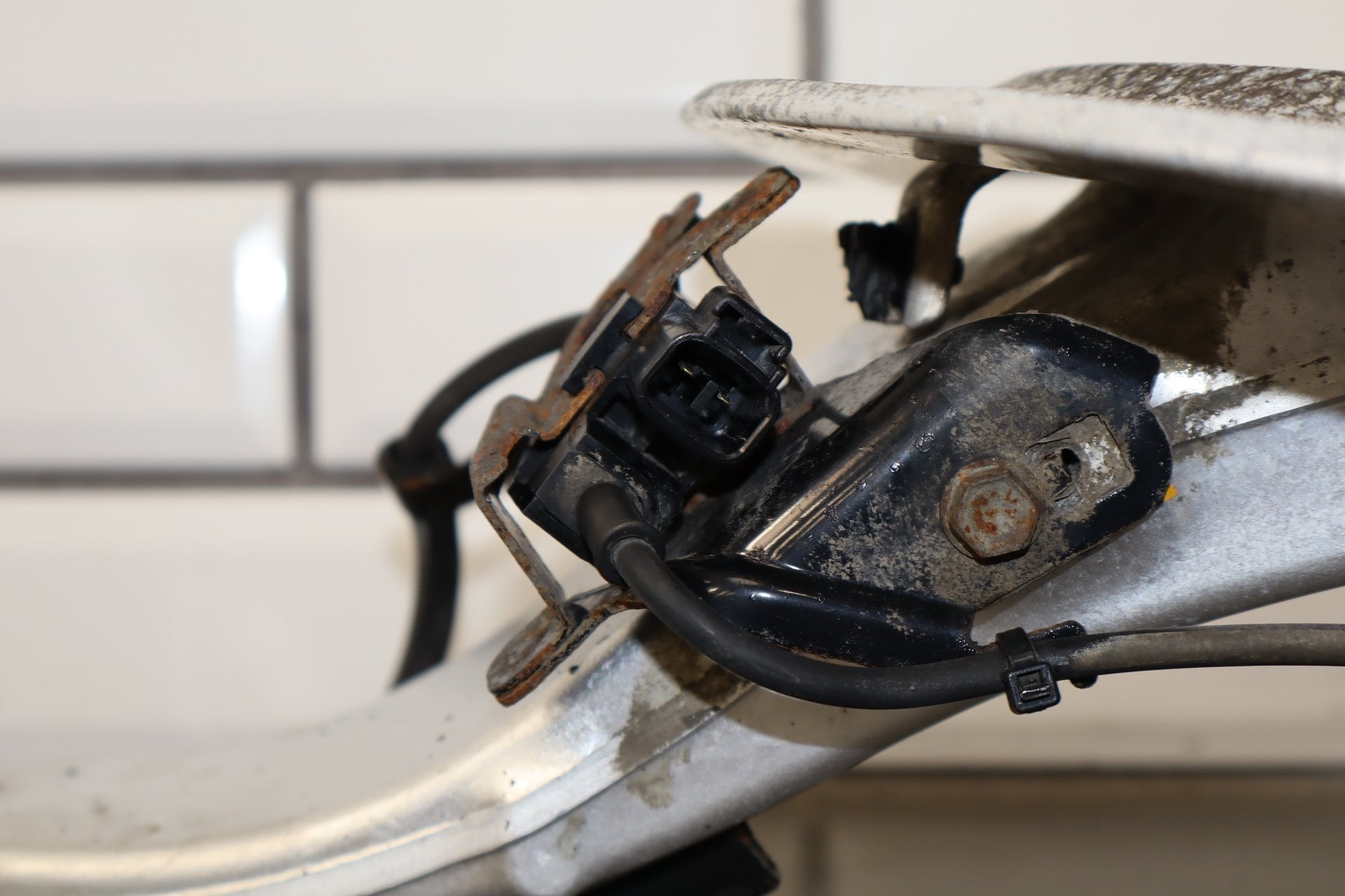 2007-2012 Lexus LS460 AWD Left Front Spindle W/Hub