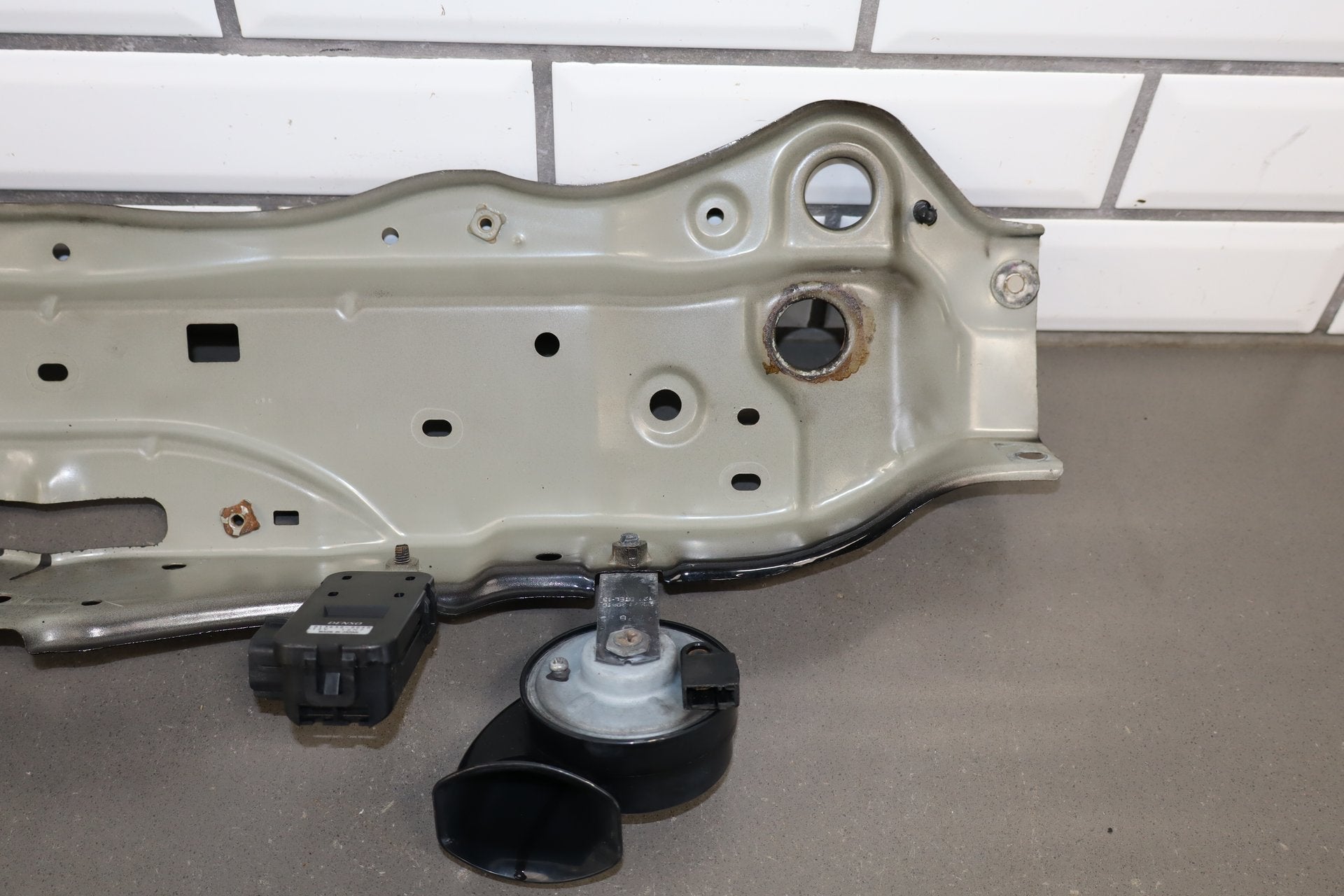2007-2012 Lexus LS460 Unbolt Radiator Core Support
