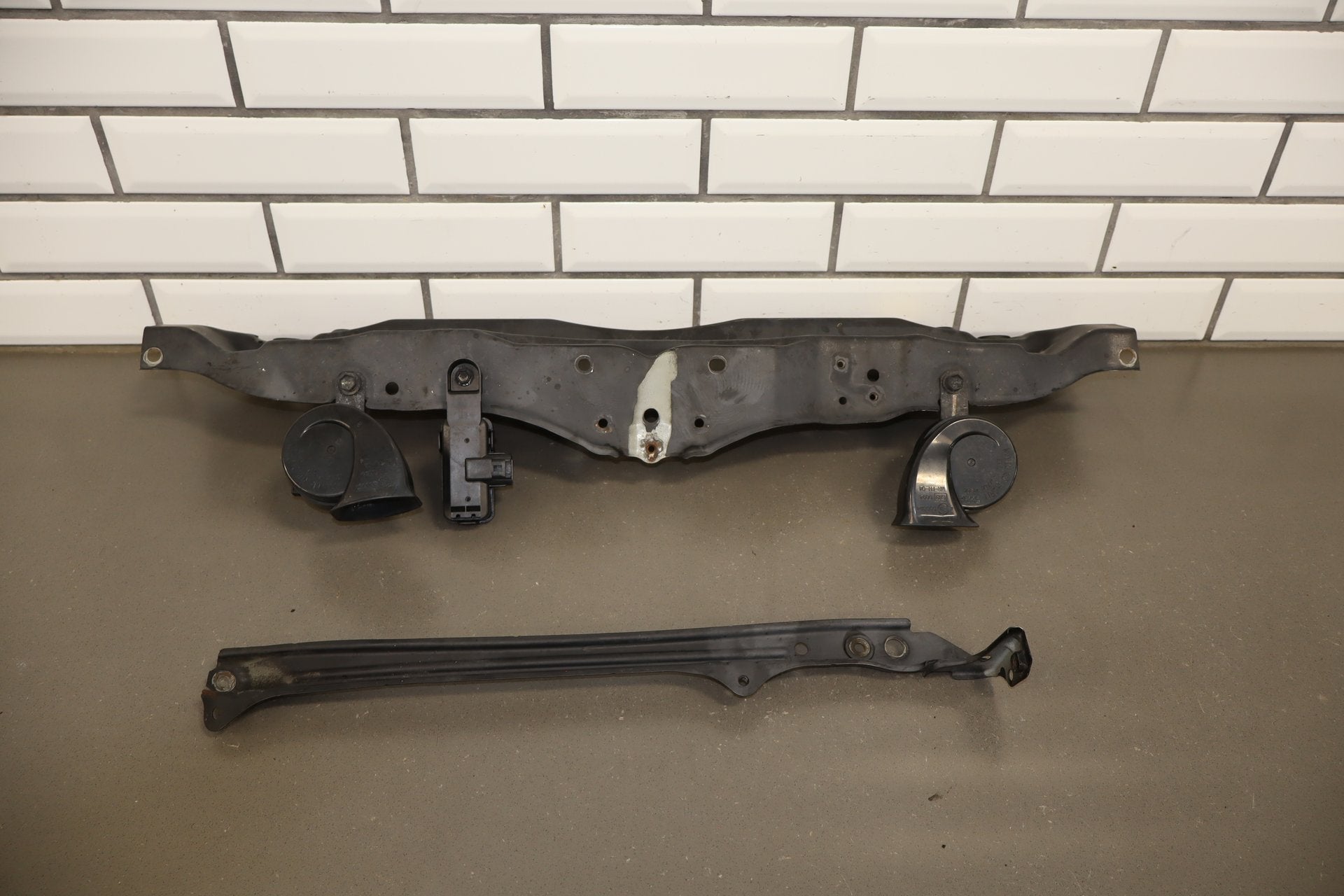 2007-2012 Lexus LS460 Unbolt Radiator Core Support