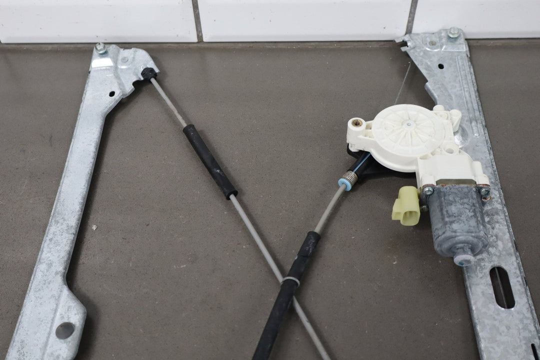2007 - 2014 Cadillac Escalade ESV Left Rear Door Regulator 20945140 OEM