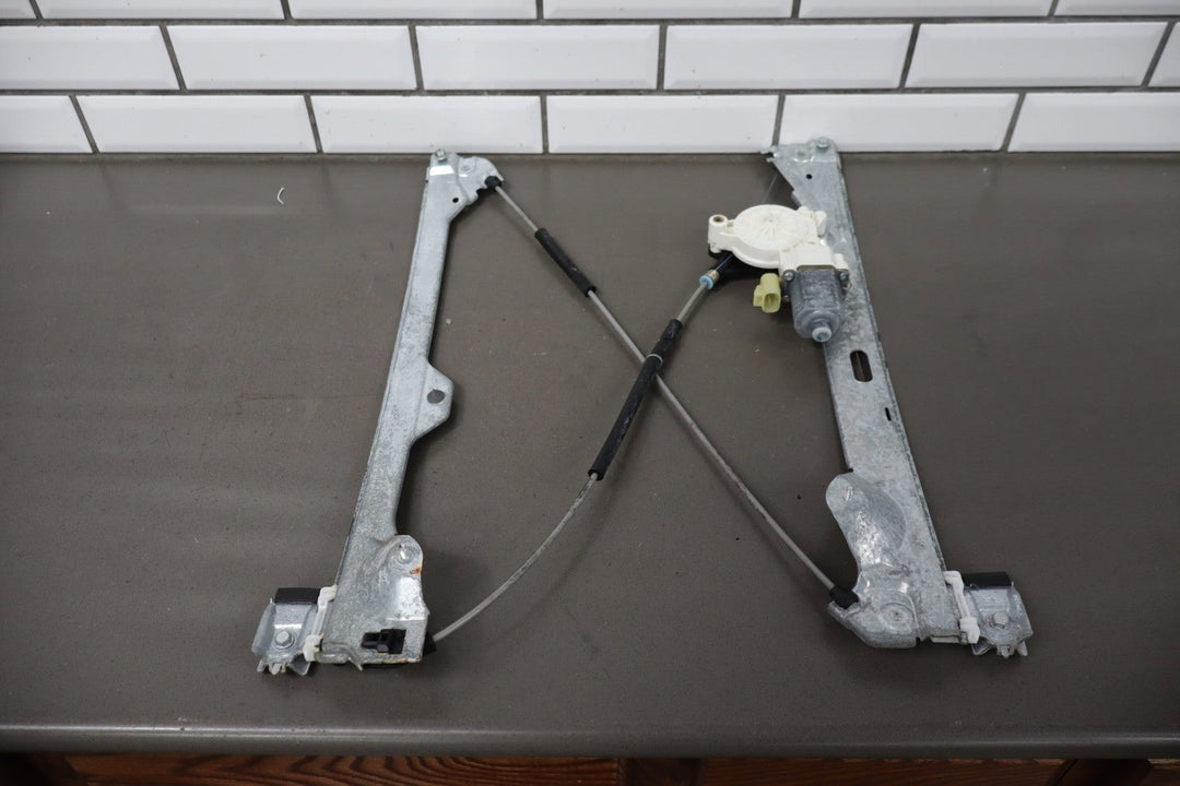 2007 - 2014 Cadillac Escalade ESV Left Rear Door Regulator 20945140 OEM