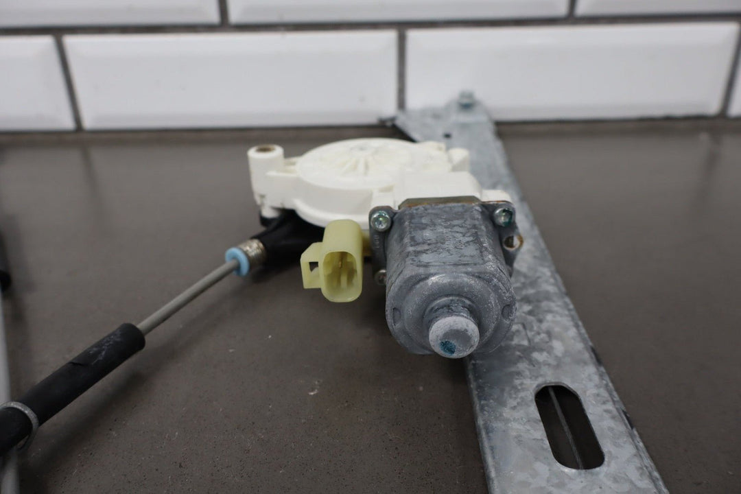 2007 - 2014 Cadillac Escalade ESV Left Rear Door Regulator 20945140 OEM