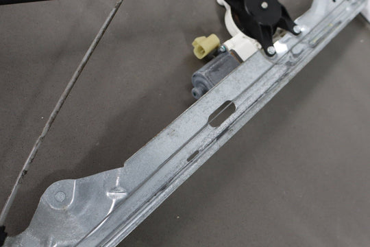 2007 - 2014 Cadillac Escalade ESV Right Rear Door Regulator 20945141 OEM