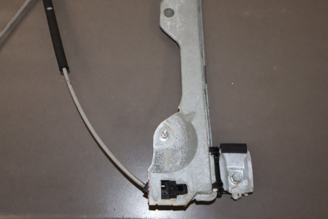 2007 - 2014 Cadillac Escalade ESV Right Rear Door Regulator 20945141 OEM