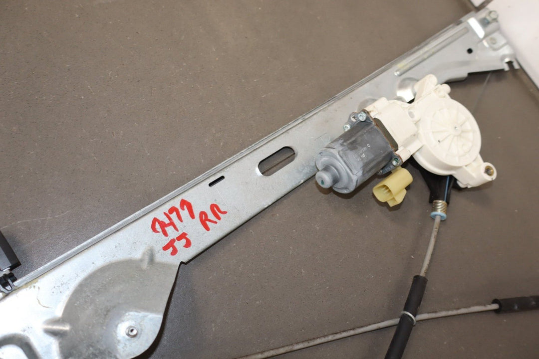 2007 - 2014 Cadillac Escalade ESV Right Rear Door Regulator 20945141 OEM