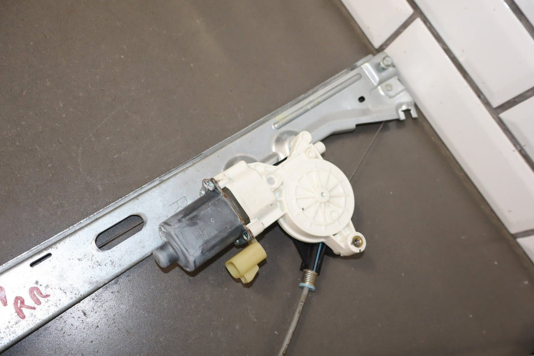 2007 - 2014 Cadillac Escalade ESV Right Rear Door Regulator 20945141 OEM