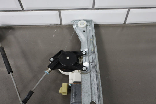 2007 - 2014 Cadillac Escalade ESV Right Rear Door Regulator 20945141 OEM