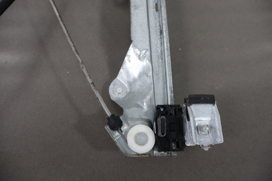 2007 - 2014 Cadillac Escalade ESV Right Rear Door Regulator 20945141 OEM