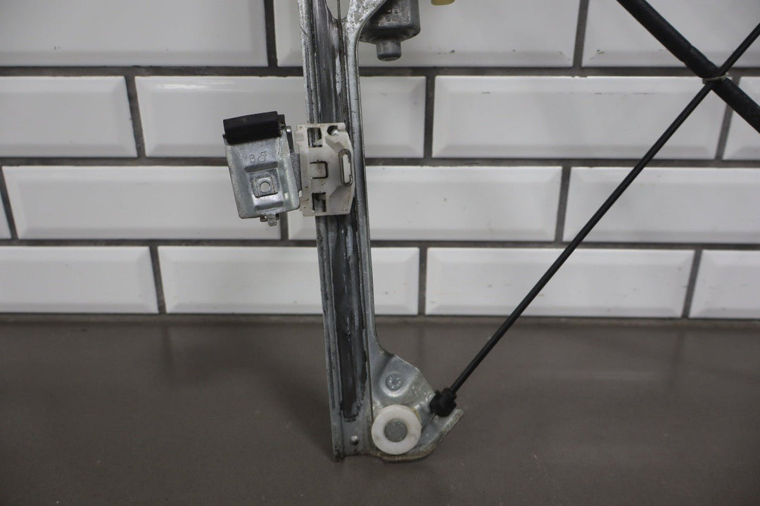 2007 - 2014 Chevrolet Suburban Left Front Door Regulator 20945138 OEM