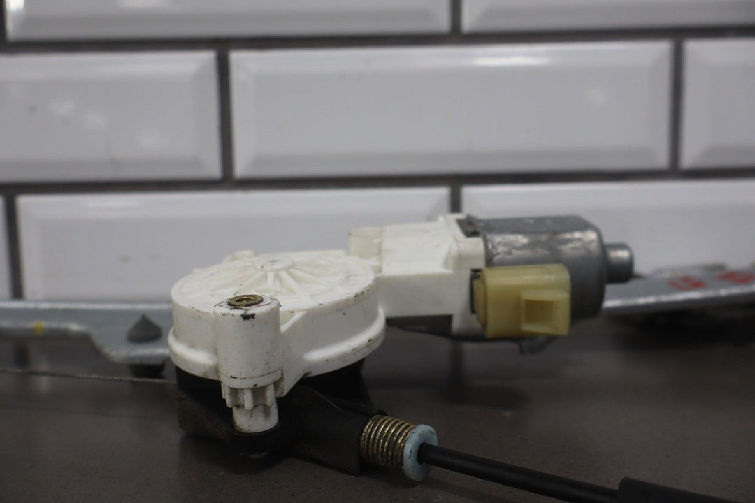 2007 - 2014 Chevrolet Suburban Left Front Door Regulator 20945138 OEM