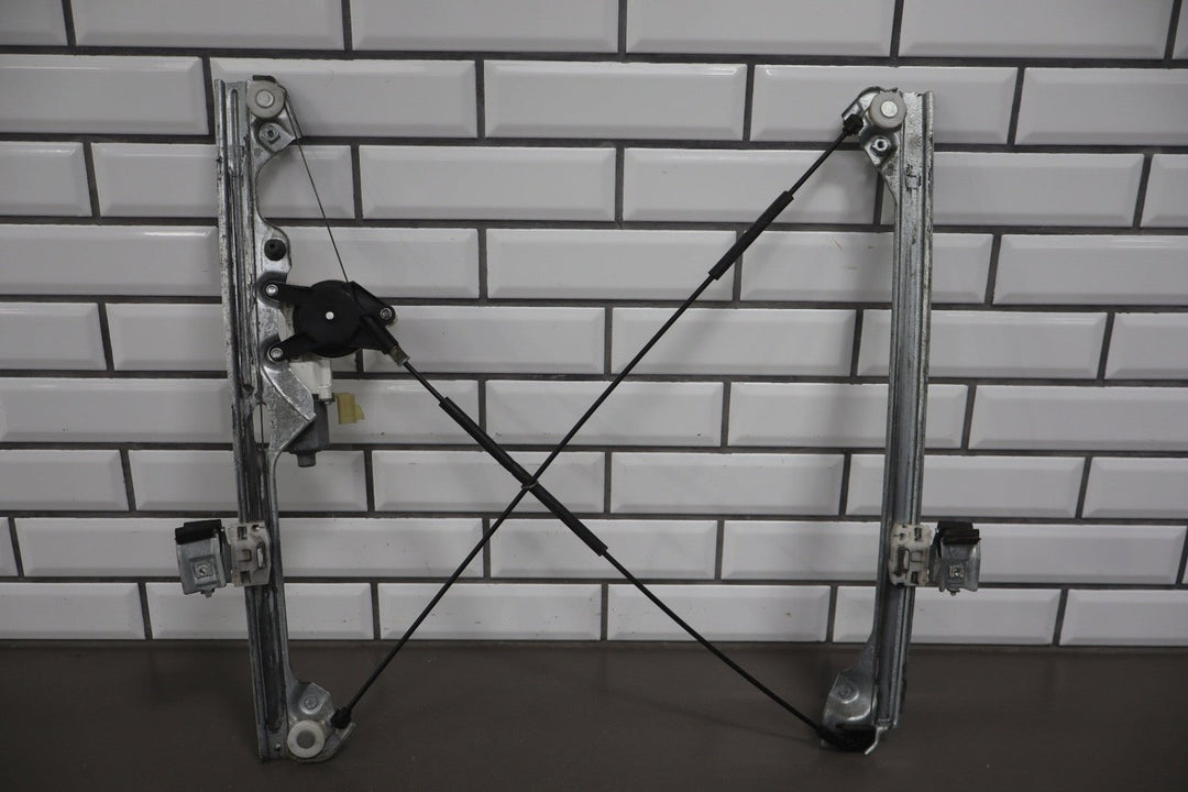 2007 - 2014 Chevrolet Suburban Left Front Door Regulator 20945138 OEM