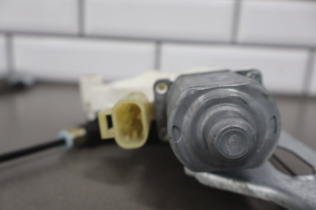 2007 - 2014 Chevrolet Suburban Left Front Door Regulator 20945138 OEM