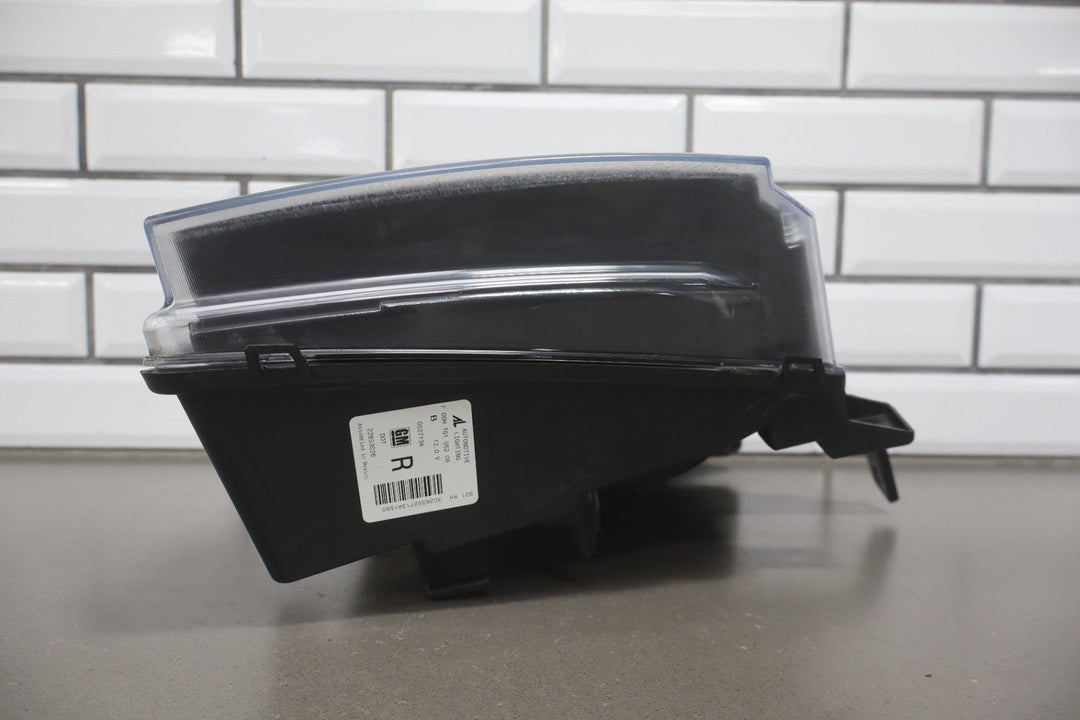 2007 - 2014 Chevrolet Suburban Right Headlamp 20760579 OEM