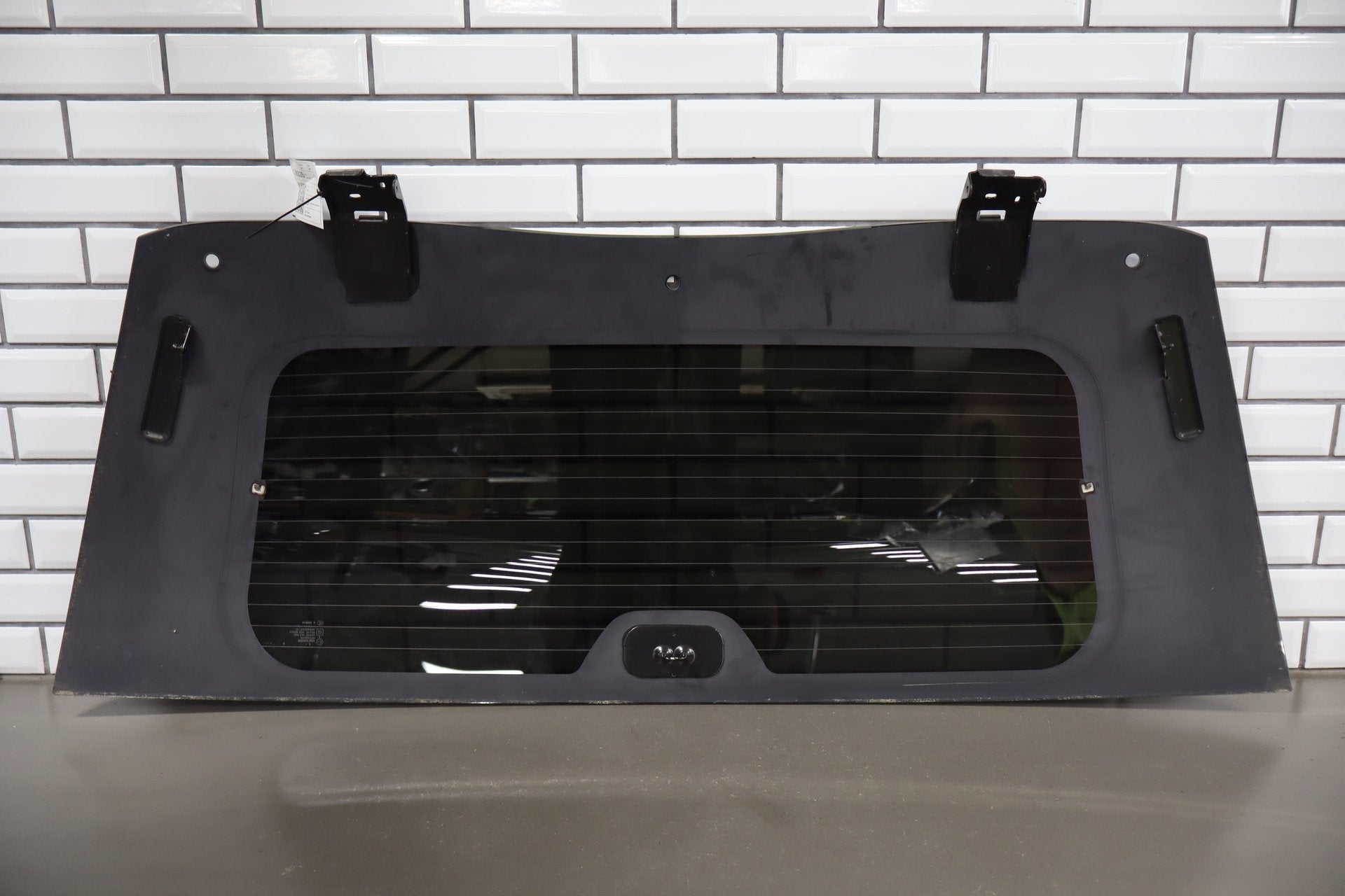 2007-2014 Chevrolet Tahoe Back Window Glass 25916024 OEM