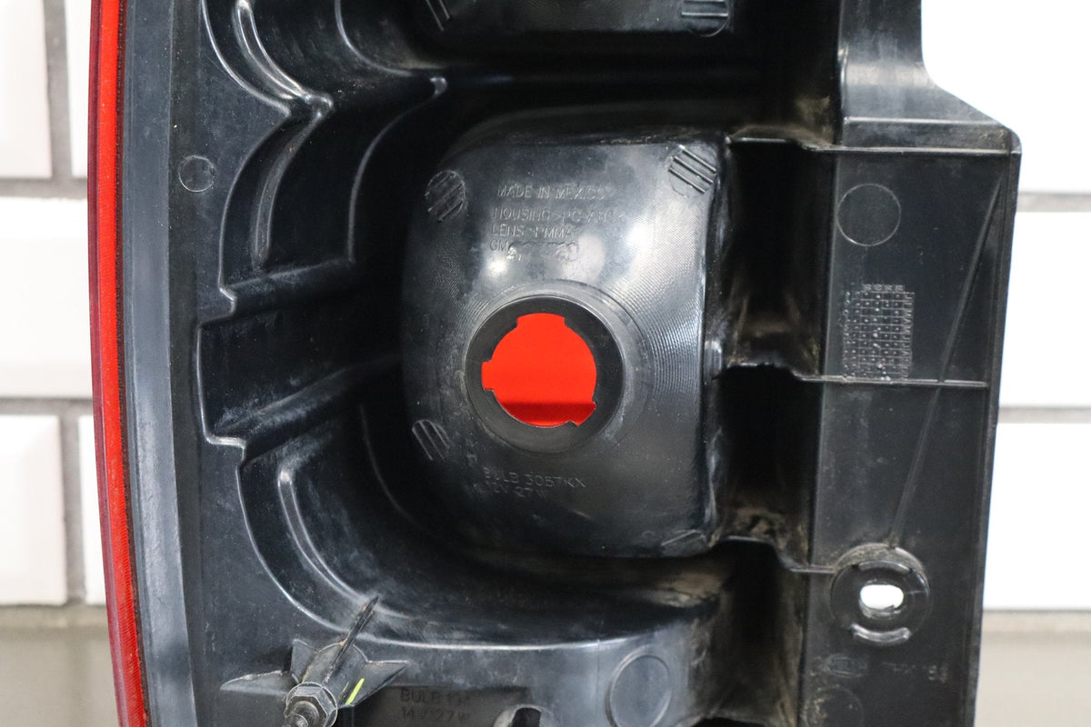 2007-2014 Chevrolet Tahoe Right Tail Light 22837924 OEM
